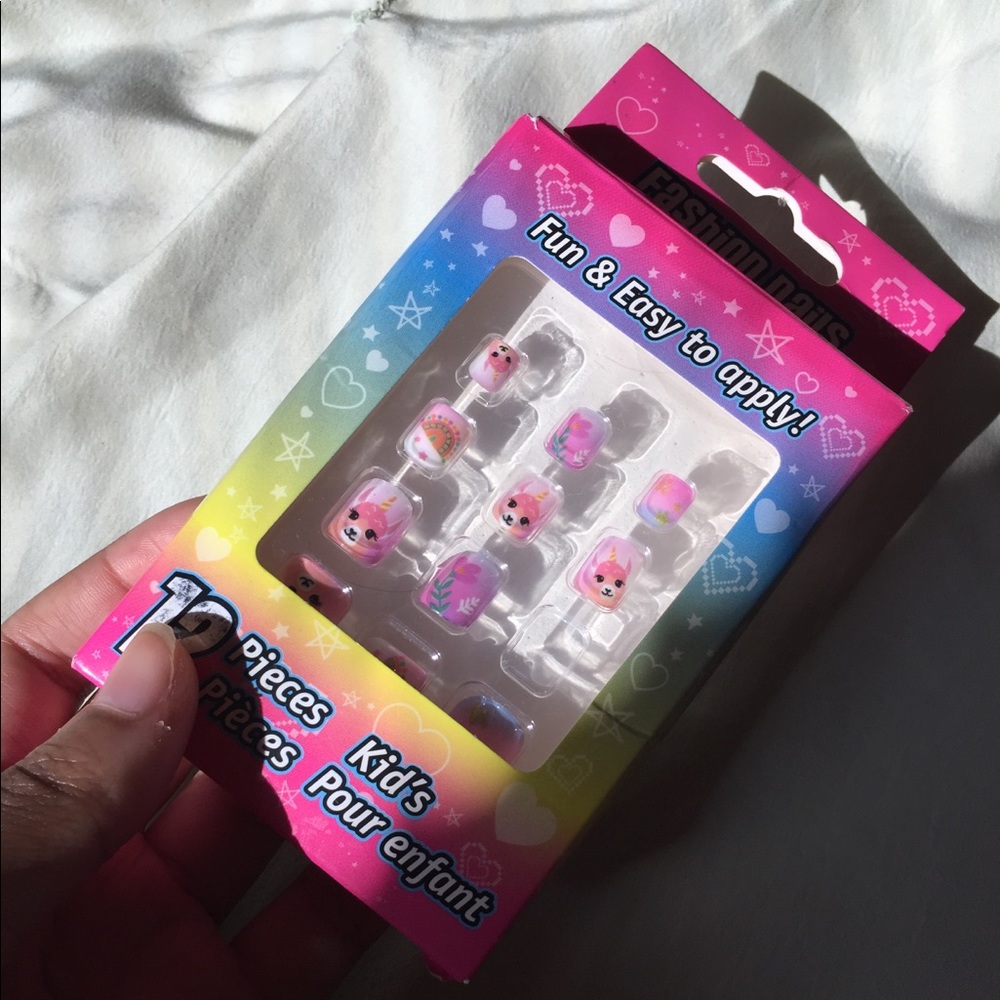 Fashion nails (fun & easy to apply) for girls